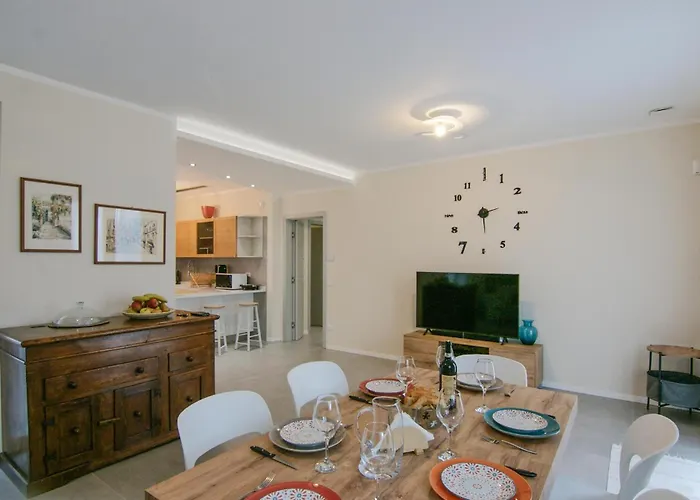 Vakantiehuis 3 Bedroom In Ripa Vallecchia